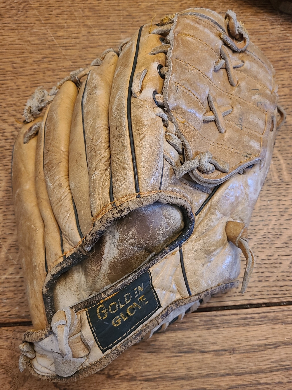 Vintage Men’s Tan Leather Baseball Glove Golden Glove